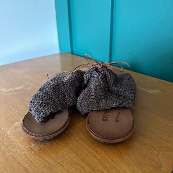 CYDWOQ Vintage Women’s Grey Taupe Woven Lace Up Leather Sole Sandal - Picture 5 of 11